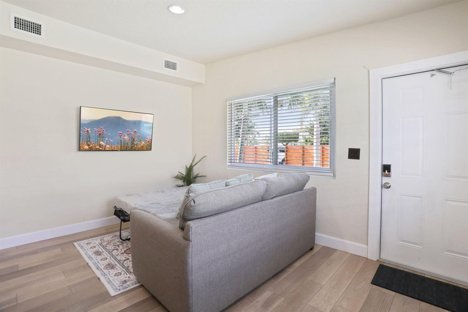See details / 0 2944 sq. ft. $ 2026-09-25 0 Photo