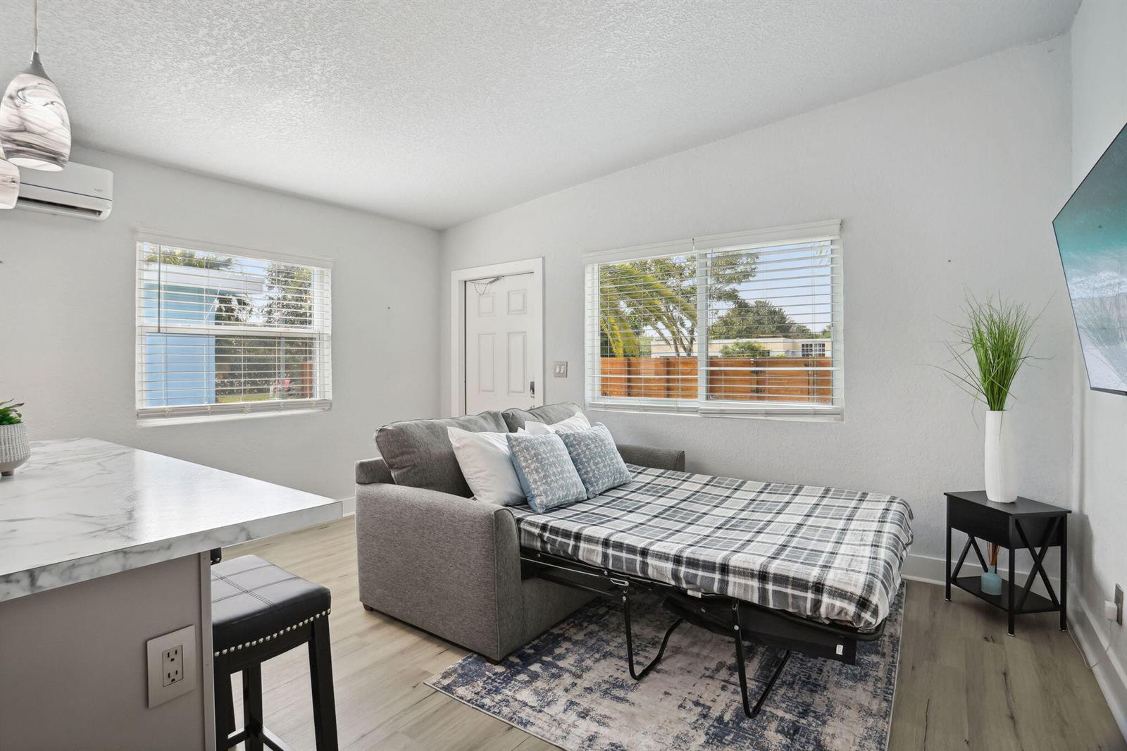 See details / 0 2944 sq. ft. $ 2026-09-25 0 Photo