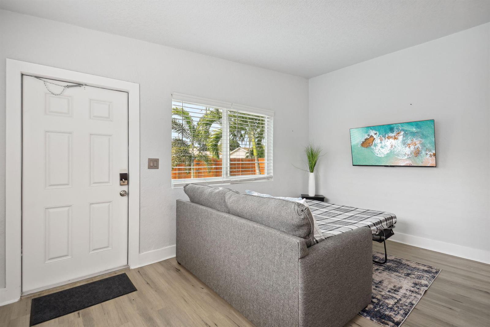 See details / 0 2944 sq. ft. $ 2026-09-25 0 Photo