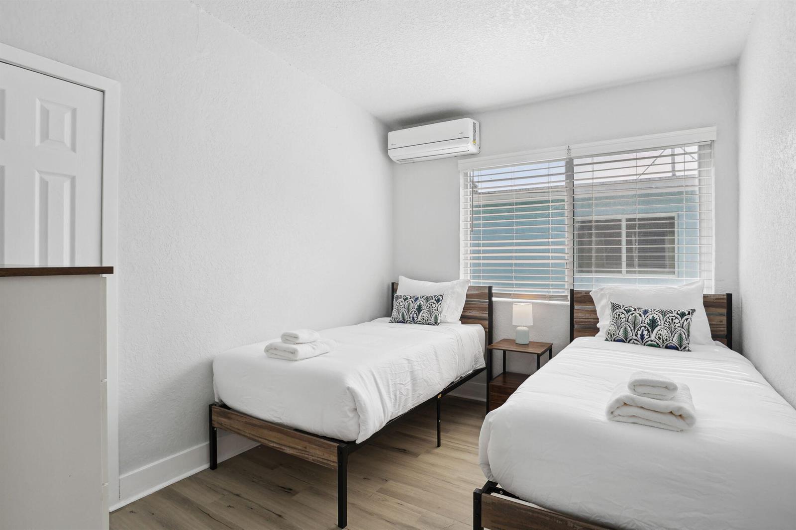 See details / 0 2944 sq. ft. $ 2026-09-25 0 Photo