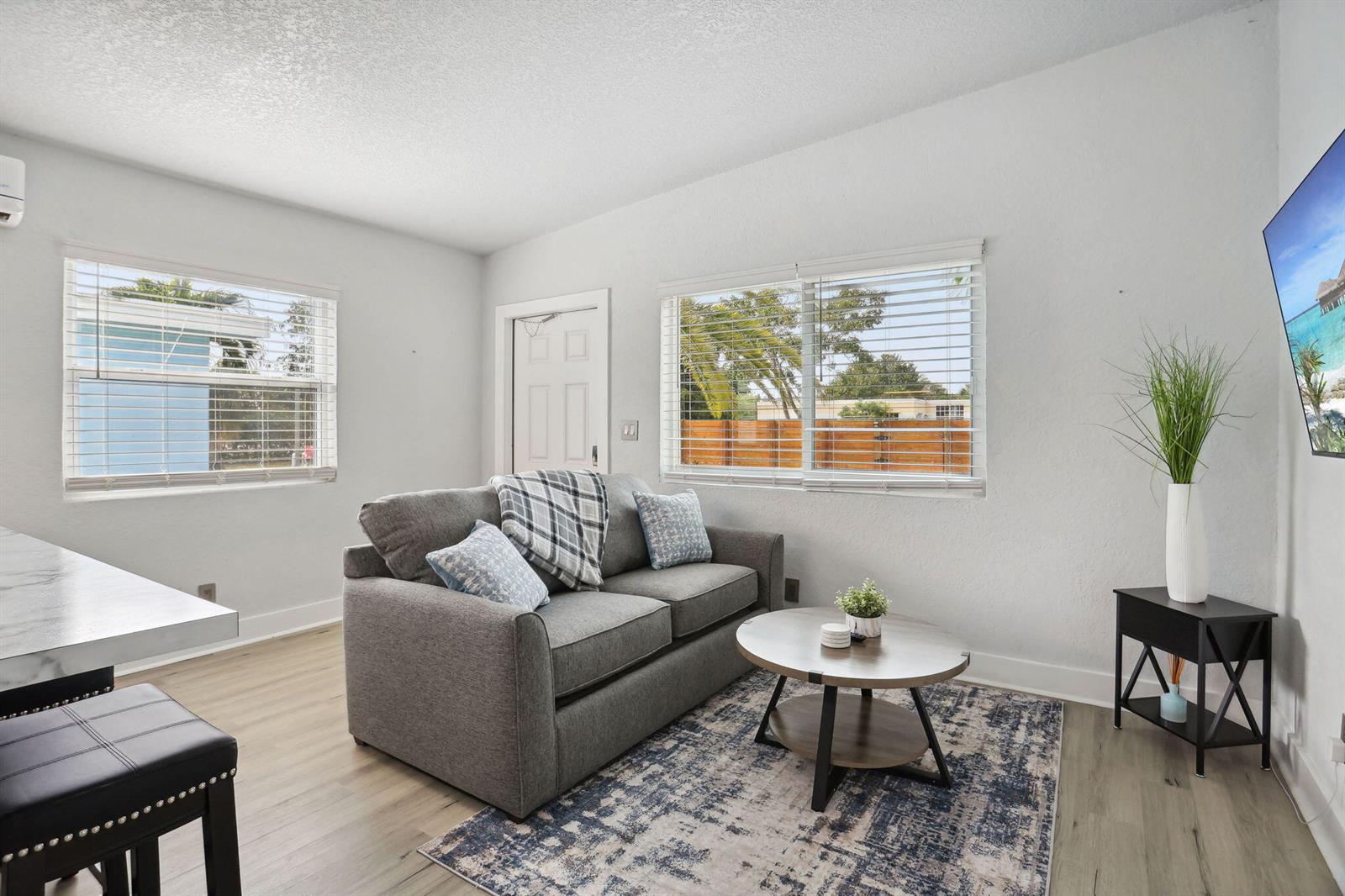 See details / 0 2944 sq. ft. $ 2026-09-25 0 Photo