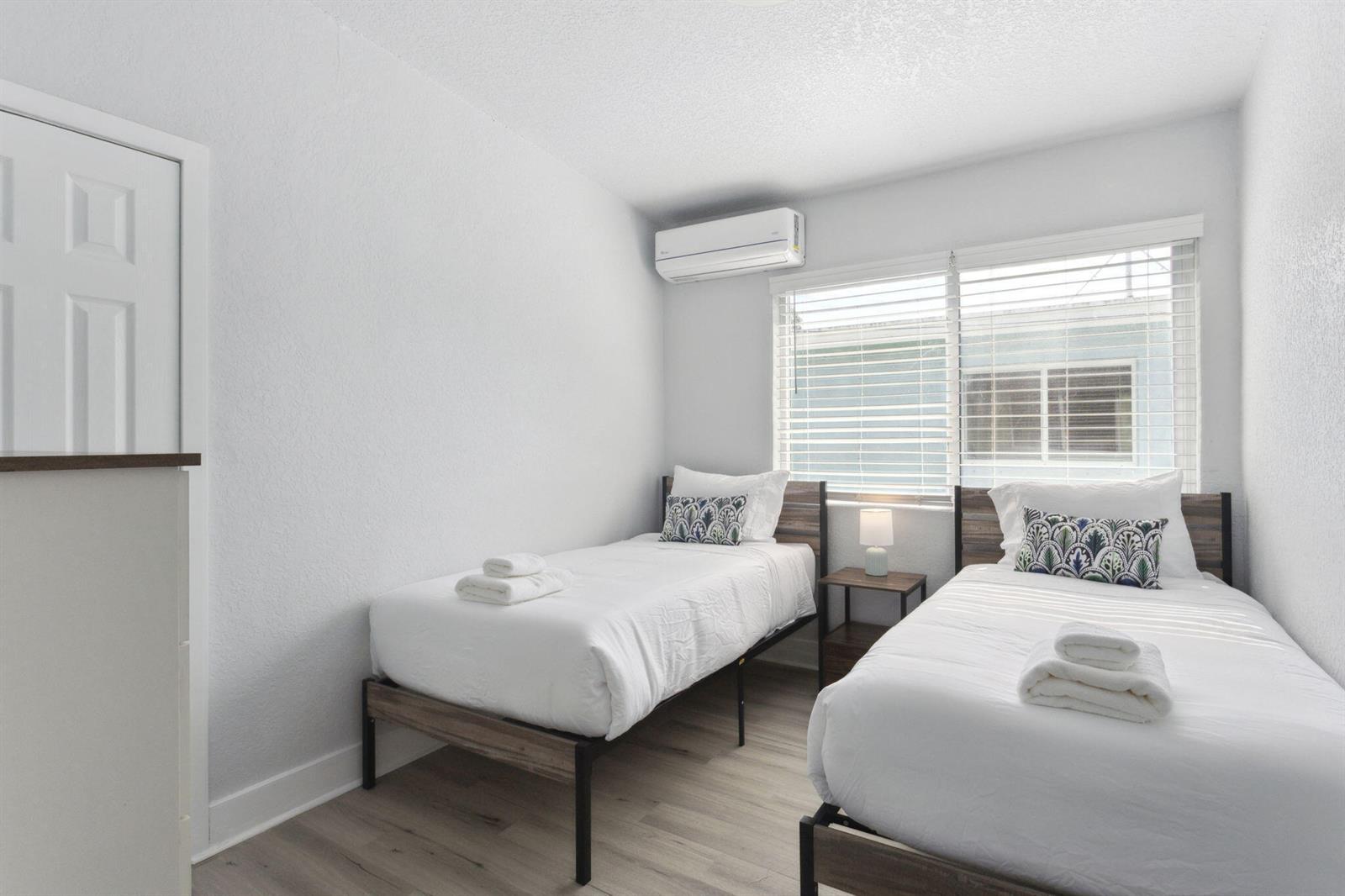 See details / 0 2944 sq. ft. $ 2026-09-25 0 Photo