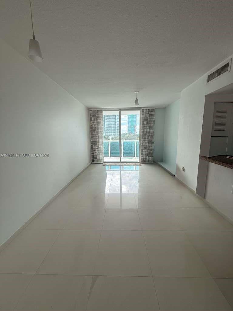 809 2 / 2 829 sq. ft. $ 2026-10-06 0 Photo