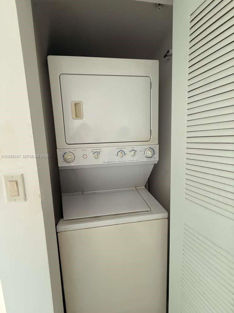 809 2 / 2 829 sq. ft. $ 2026-10-06 0 Photo