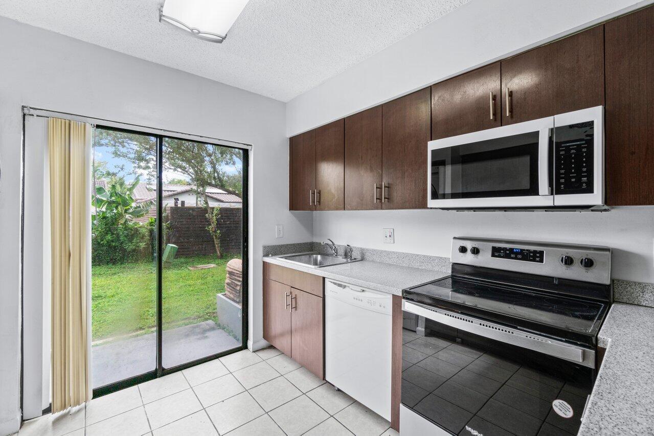   / 0 4000 sq. ft. $ 2026-09-25 0 Photo