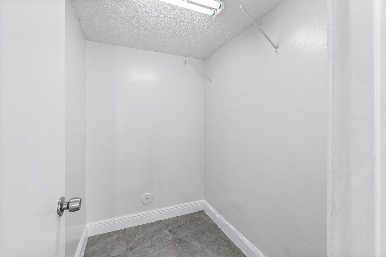   / 0 4000 sq. ft. $ 2026-09-25 0 Photo