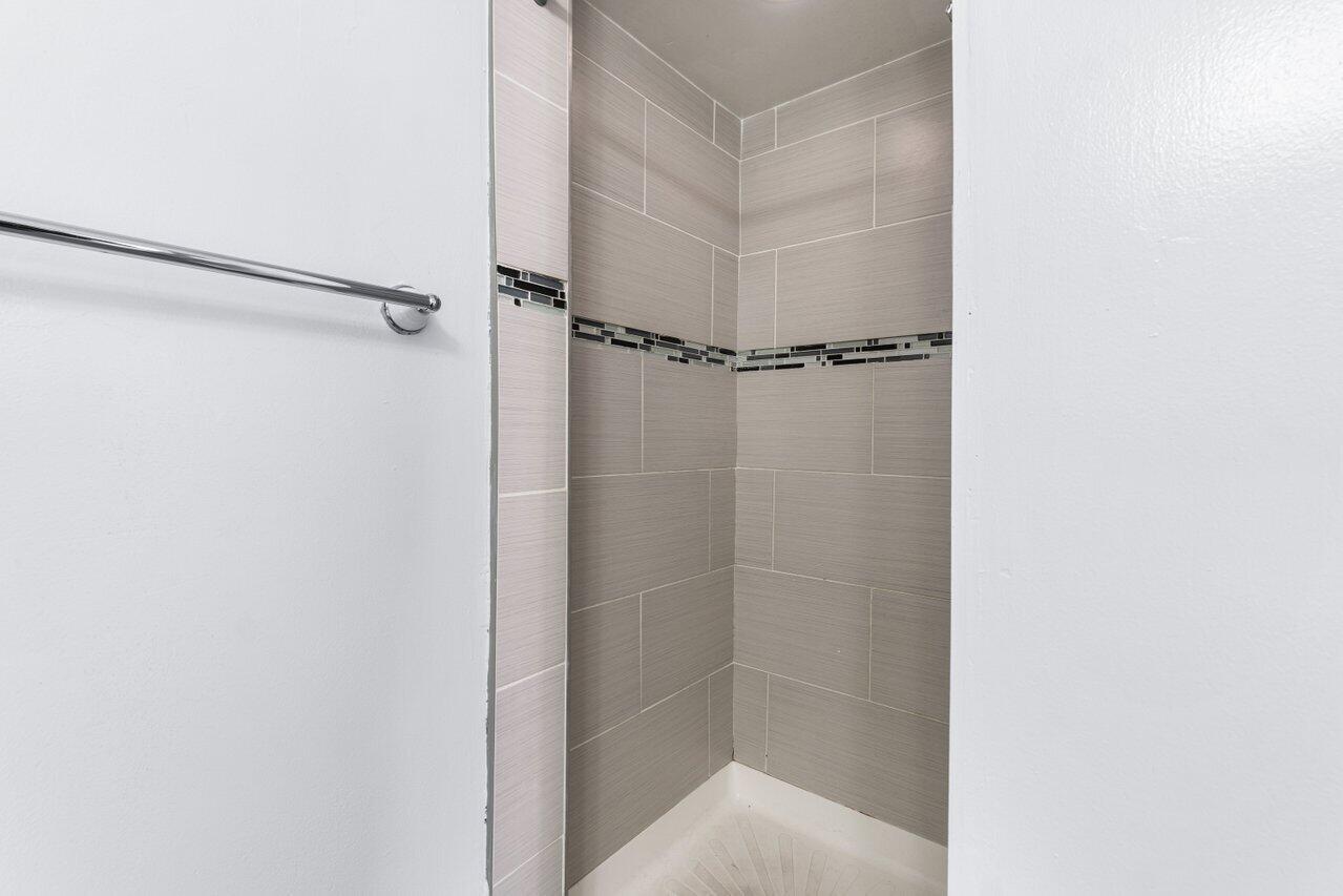   / 0 4000 sq. ft. $ 2026-09-25 0 Photo