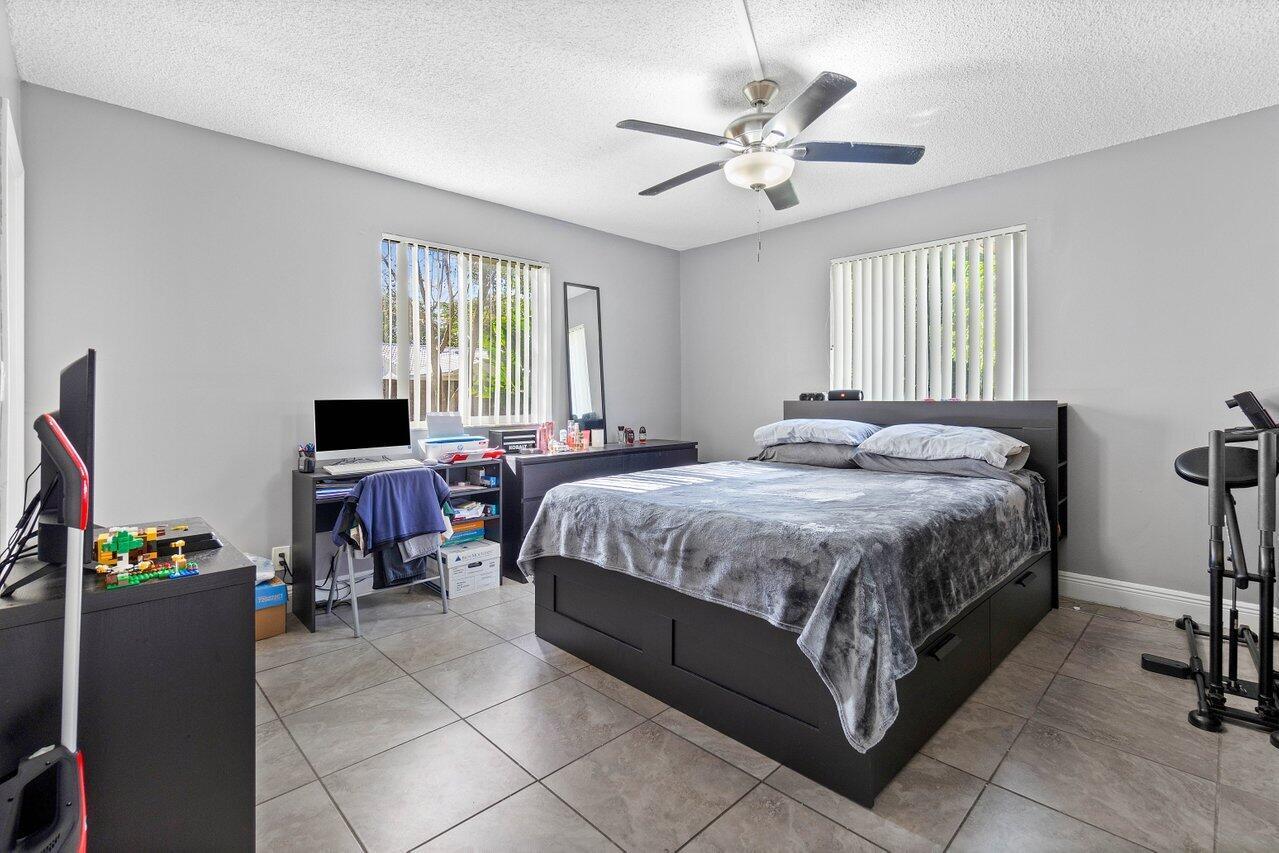   / 0 4000 sq. ft. $ 2026-09-25 0 Photo