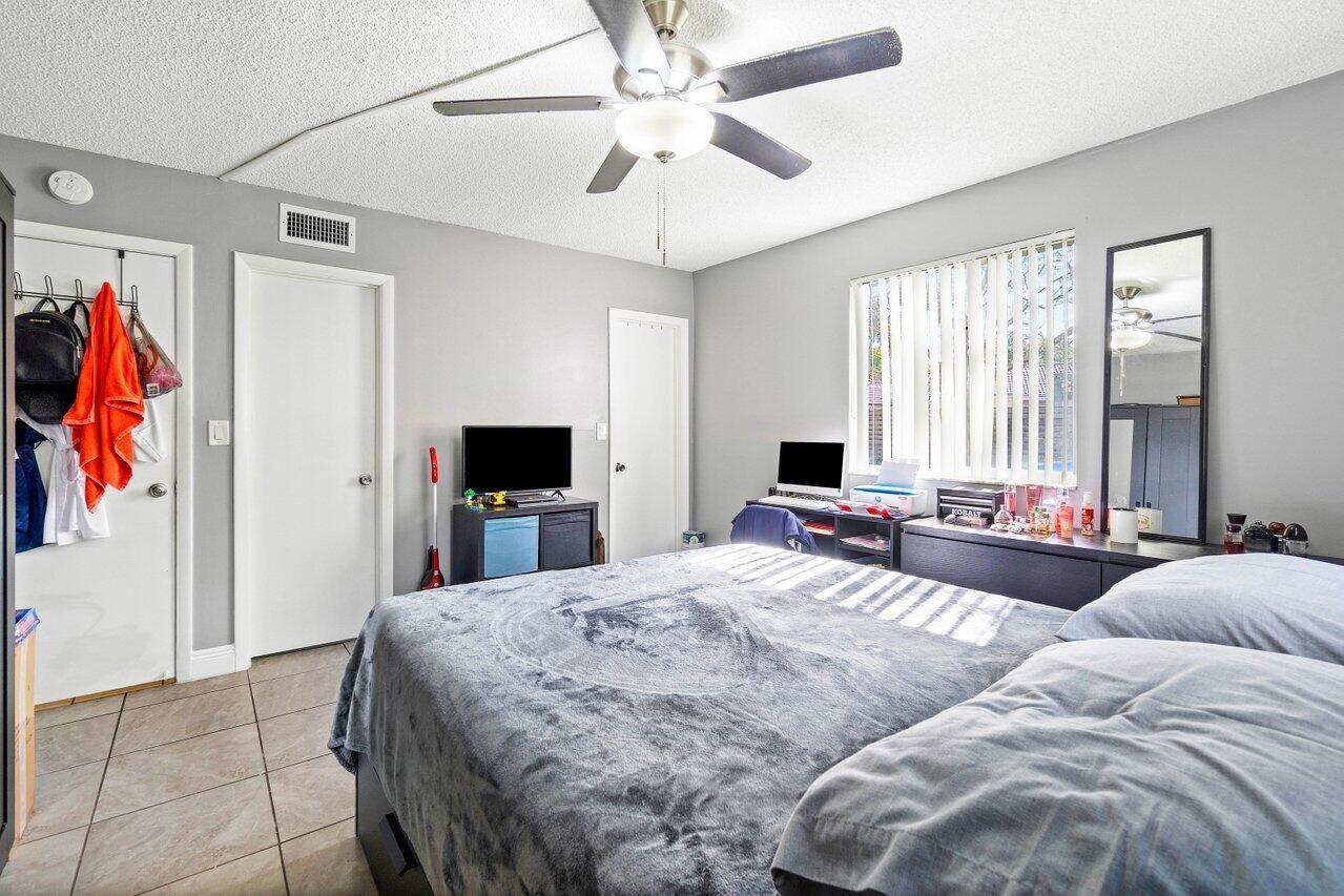   / 0 4000 sq. ft. $ 2026-09-25 0 Photo