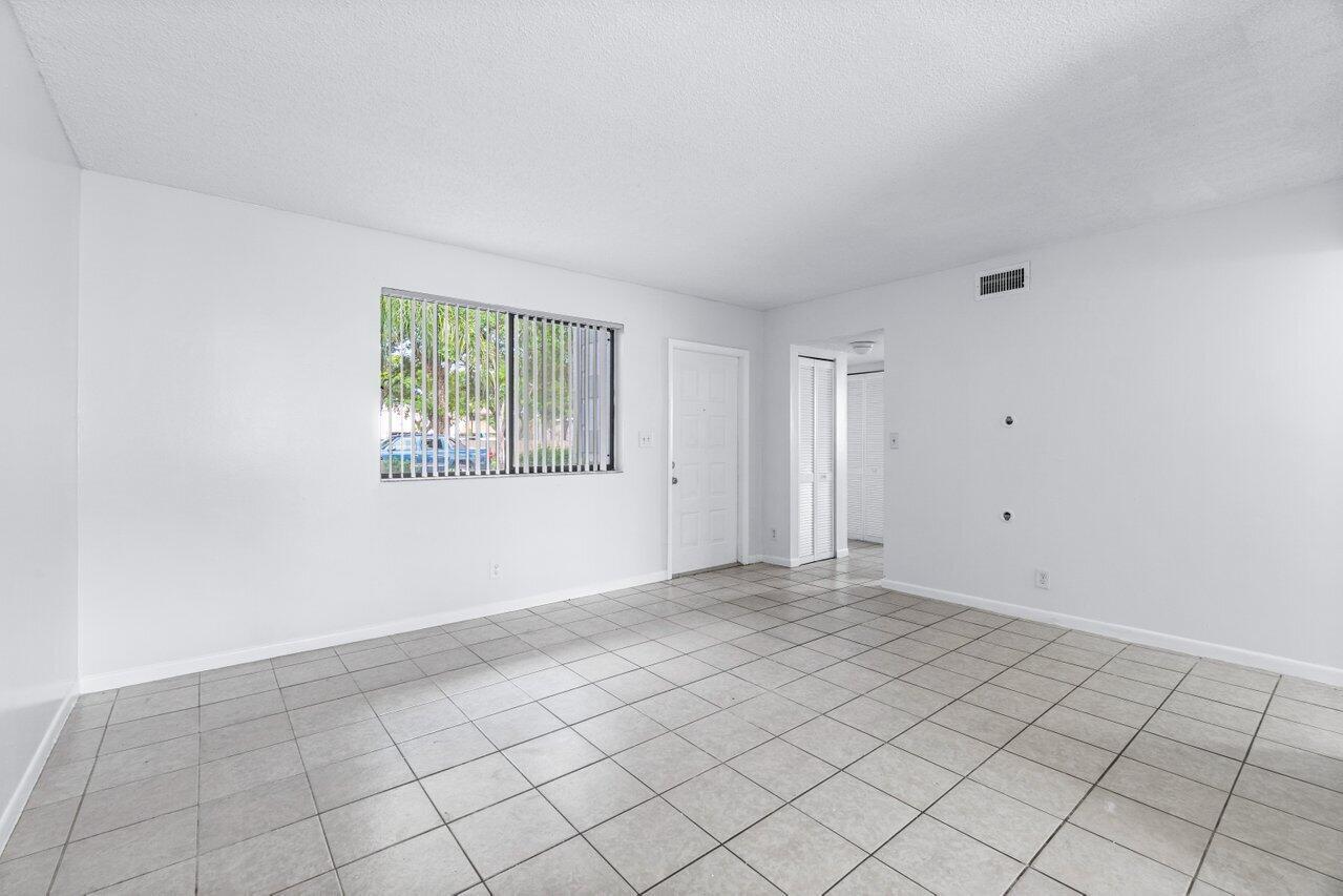   / 0 4000 sq. ft. $ 2026-09-25 0 Photo