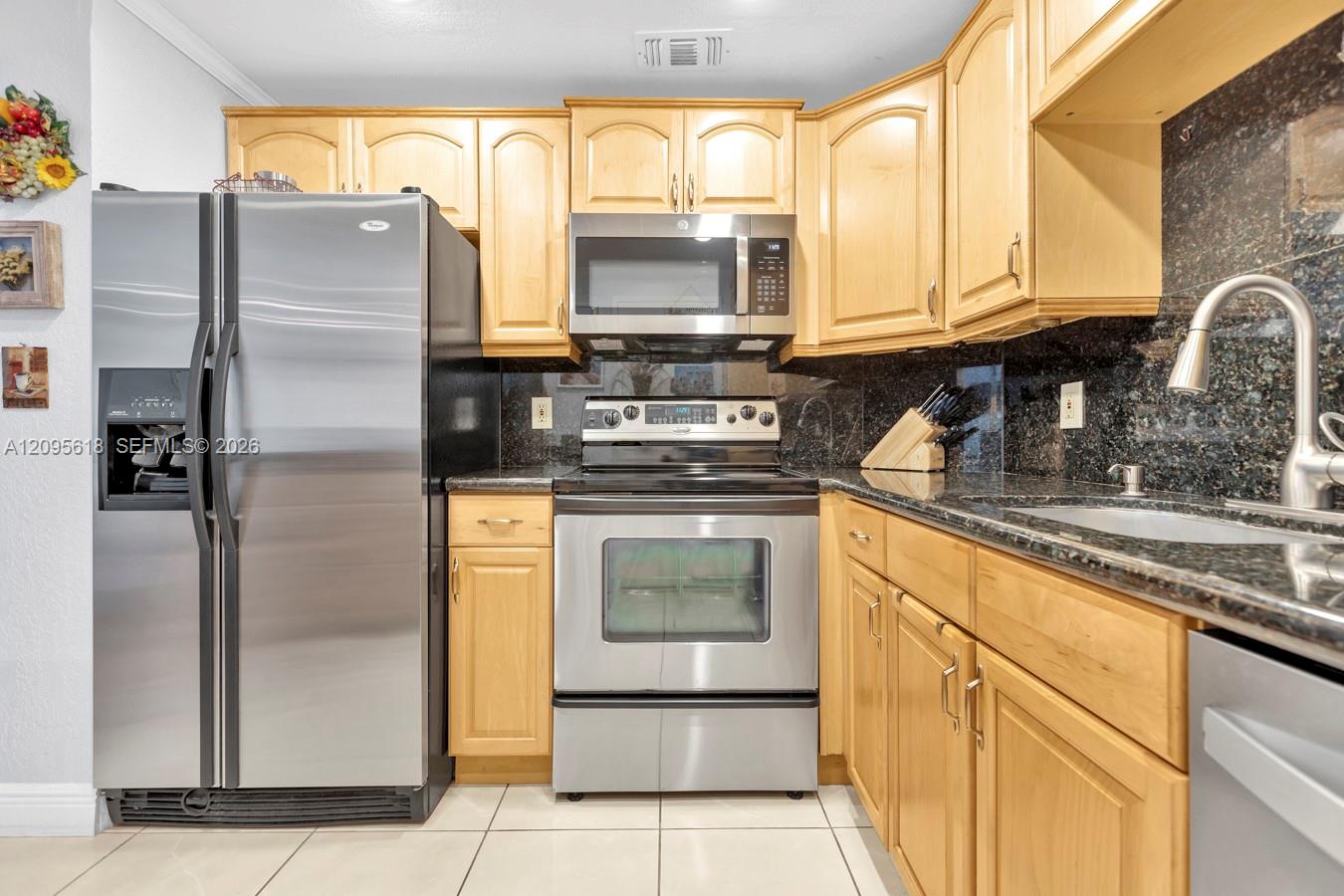 See details 10G 2 / 2 1240 sq. ft. $ 2026-09-25 0 Photo