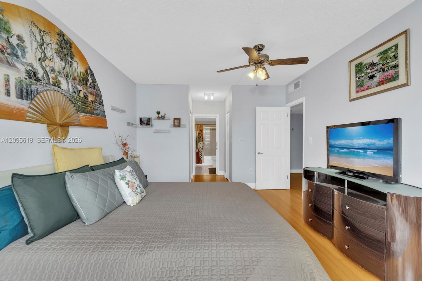See details 10G 2 / 2 1240 sq. ft. $ 2026-09-25 0 Photo