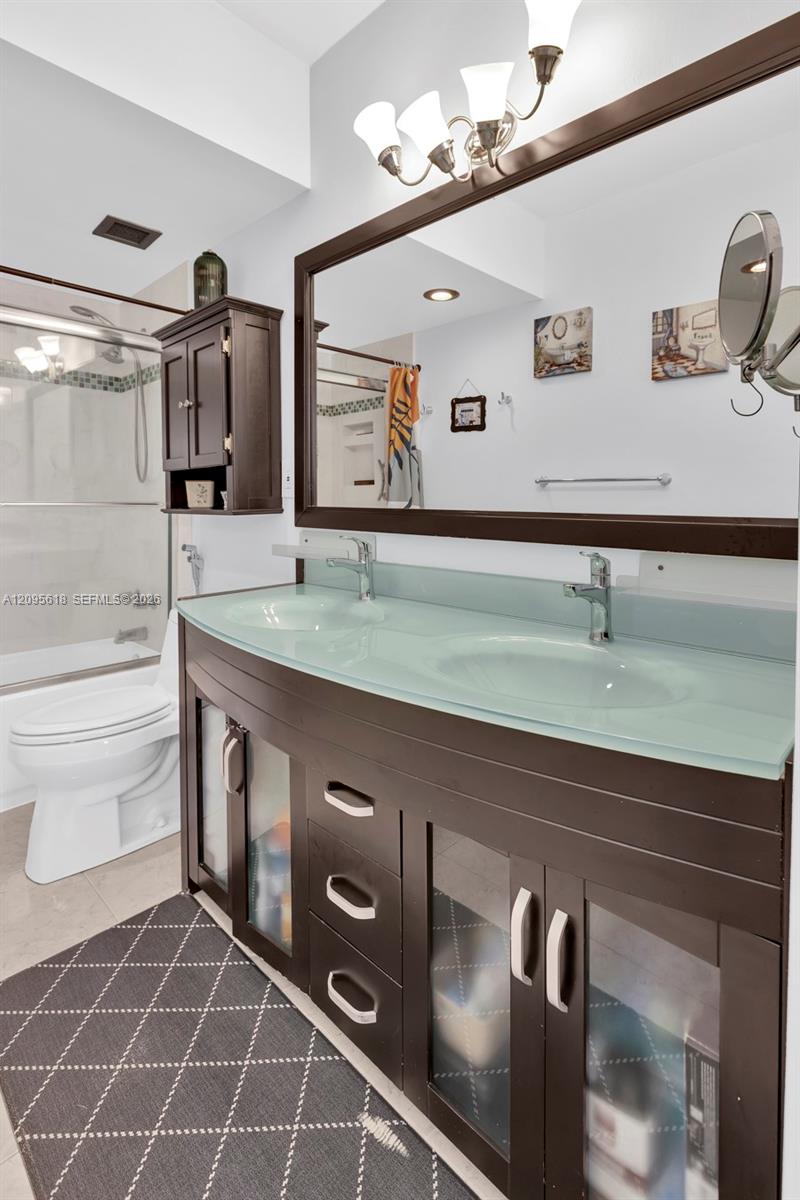 See details 10G 2 / 2 1240 sq. ft. $ 2026-09-25 0 Photo