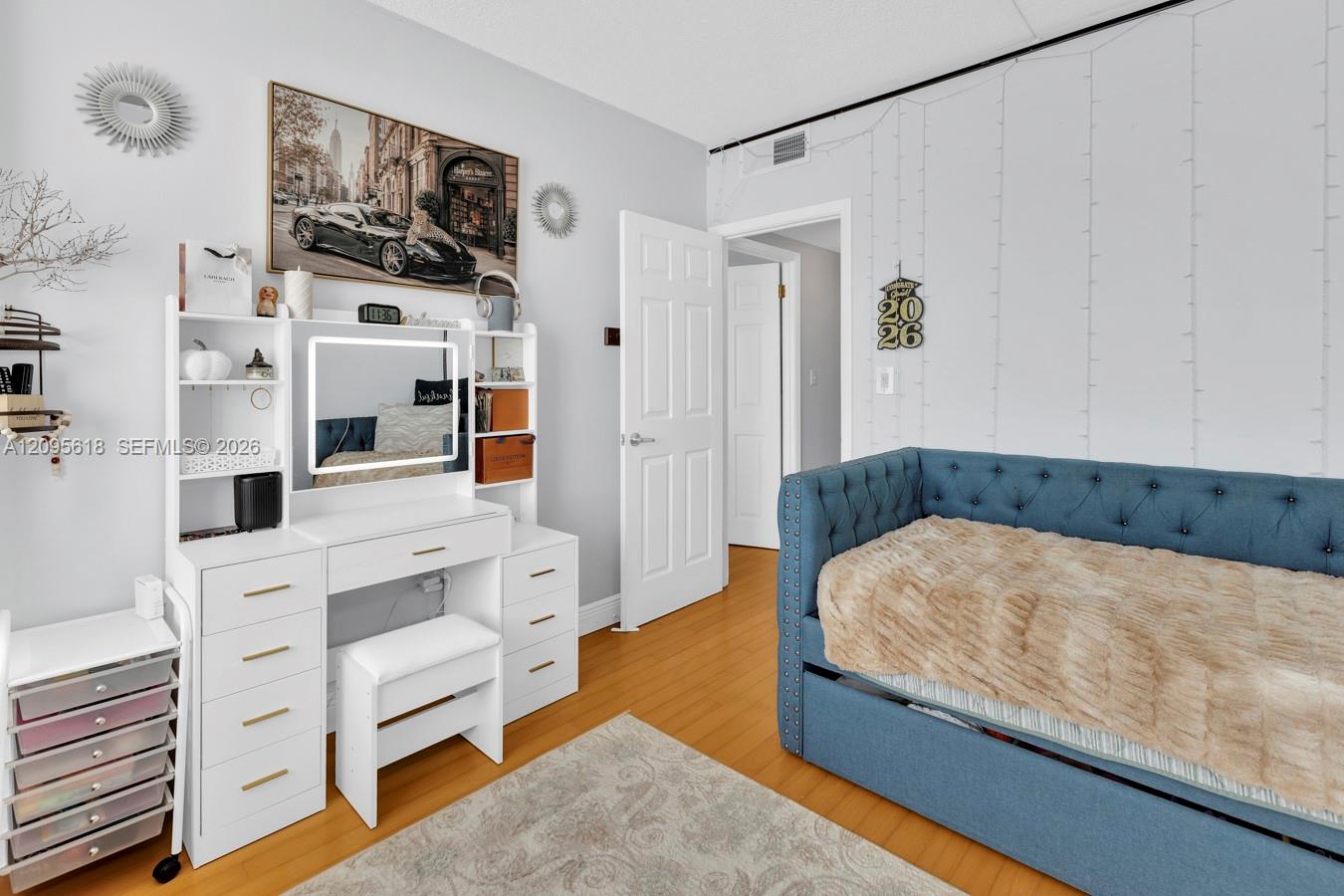 See details 10G 2 / 2 1240 sq. ft. $ 2026-09-25 0 Photo