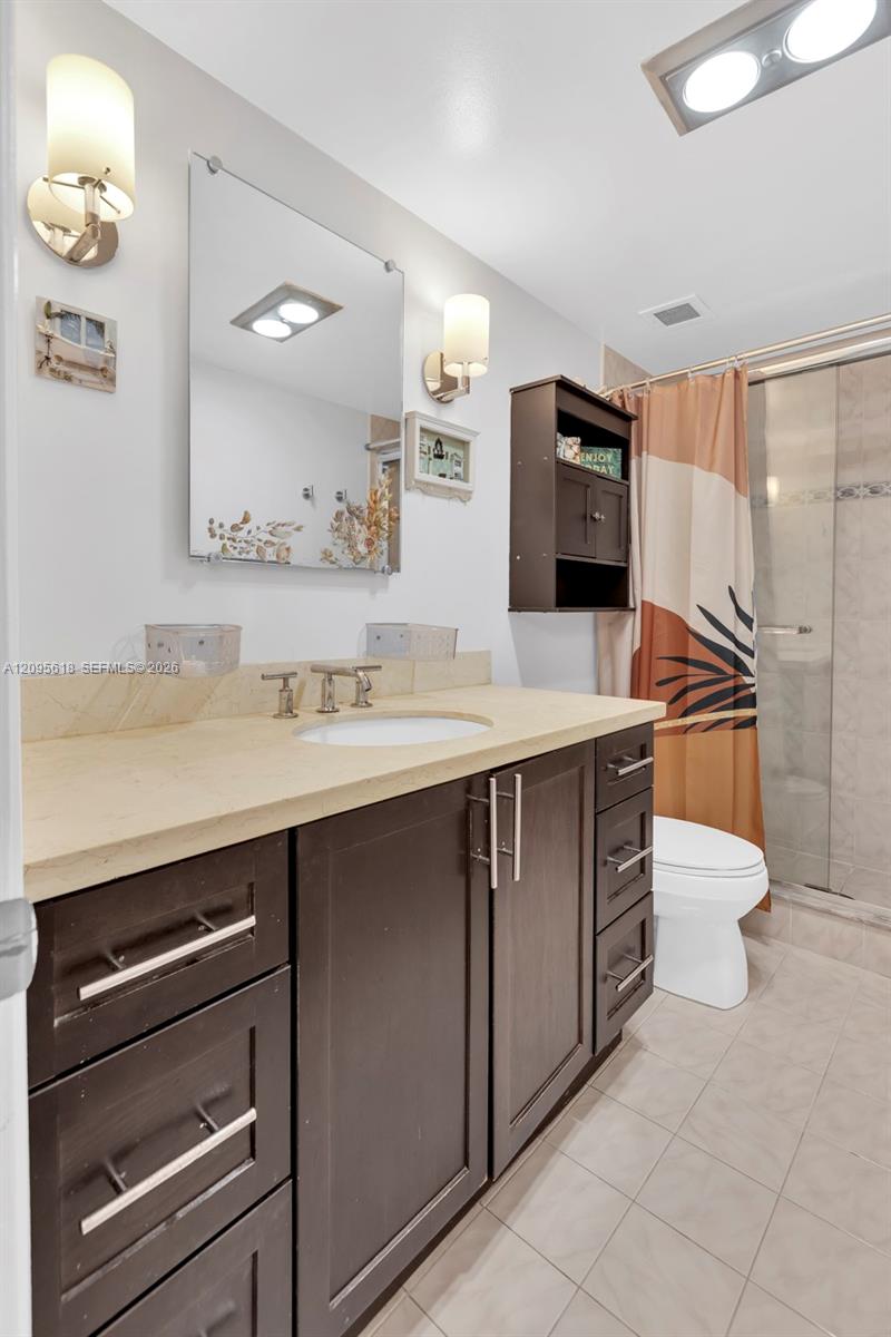 See details 10G 2 / 2 1240 sq. ft. $ 2026-09-25 0 Photo