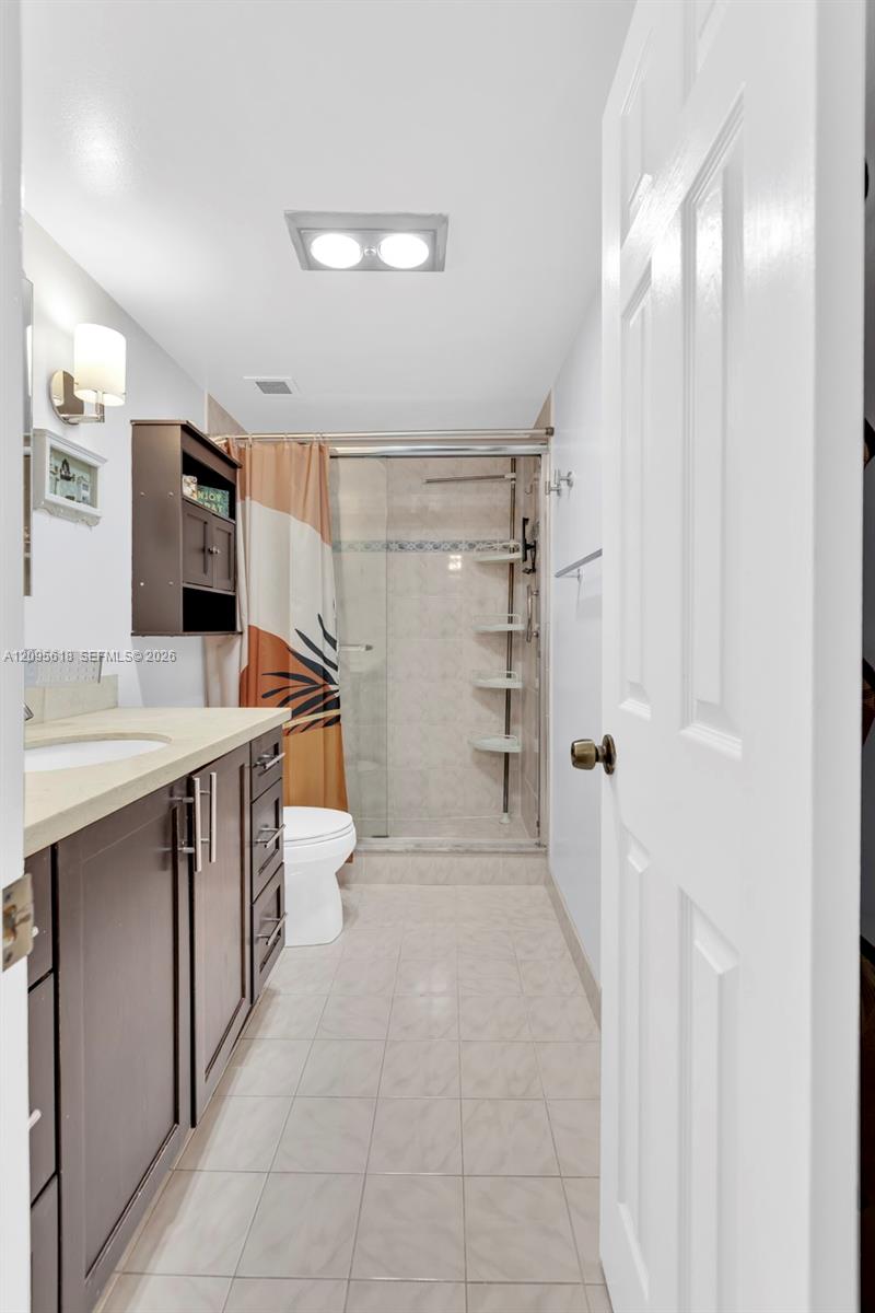 See details 10G 2 / 2 1240 sq. ft. $ 2026-09-25 0 Photo