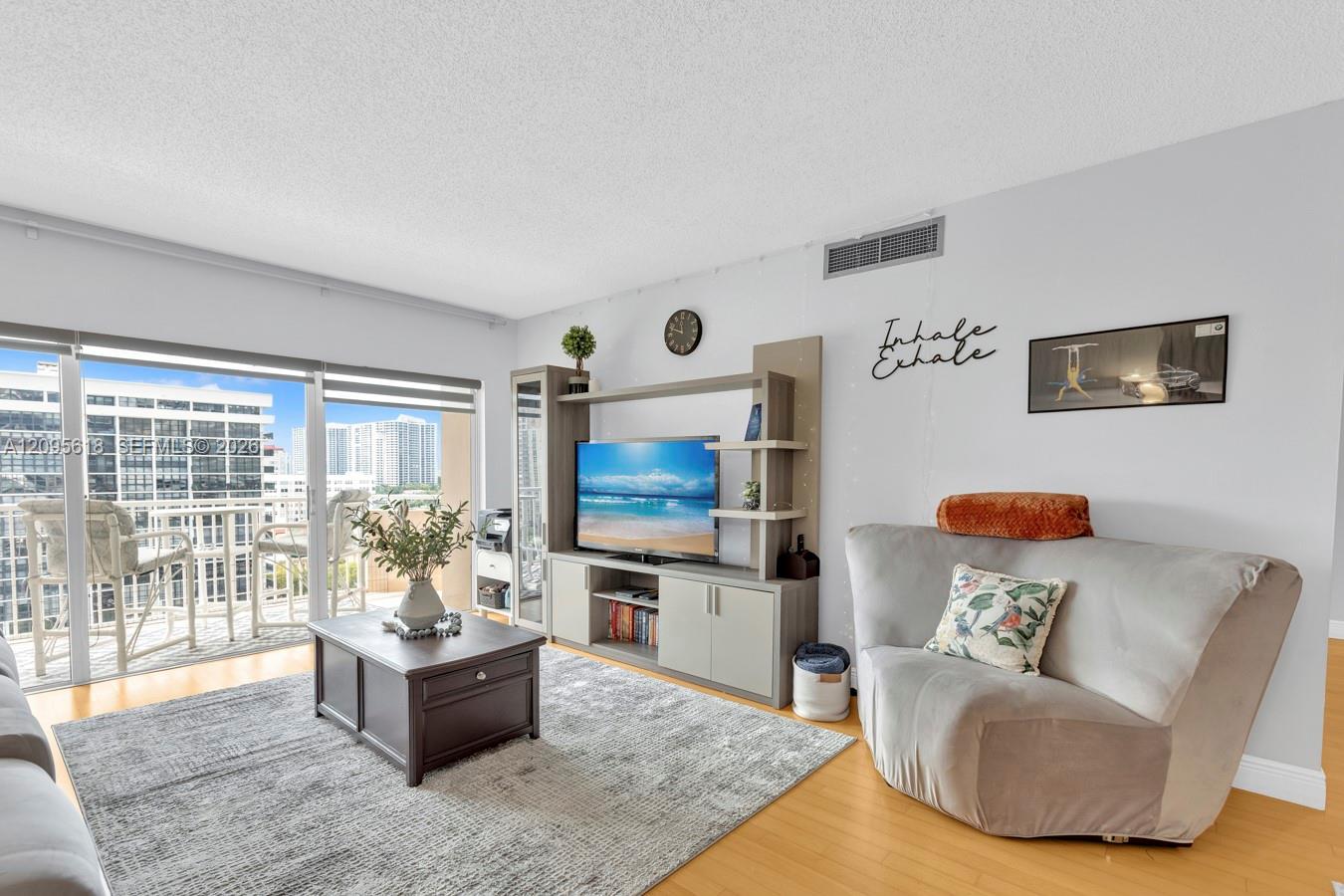 See details 10G 2 / 2 1240 sq. ft. $ 2026-09-25 0 Photo