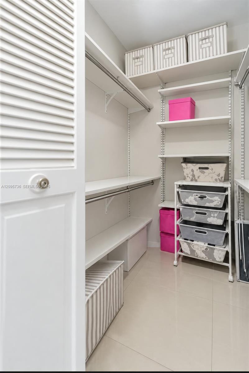 705 1 / 2 844 sq. ft. $ 2026-10-08 0 Photo