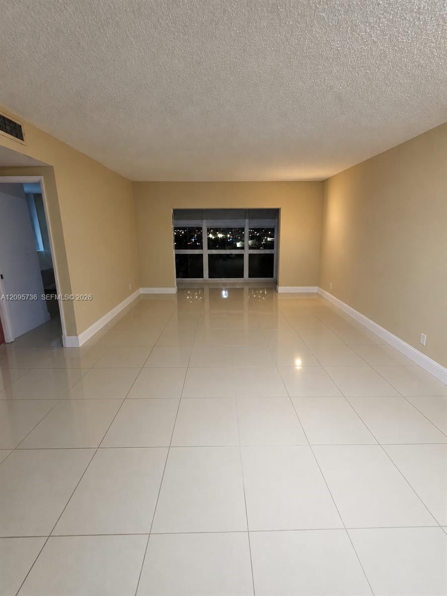 705 1 / 2 844 sq. ft. $ 2026-10-08 0 Photo