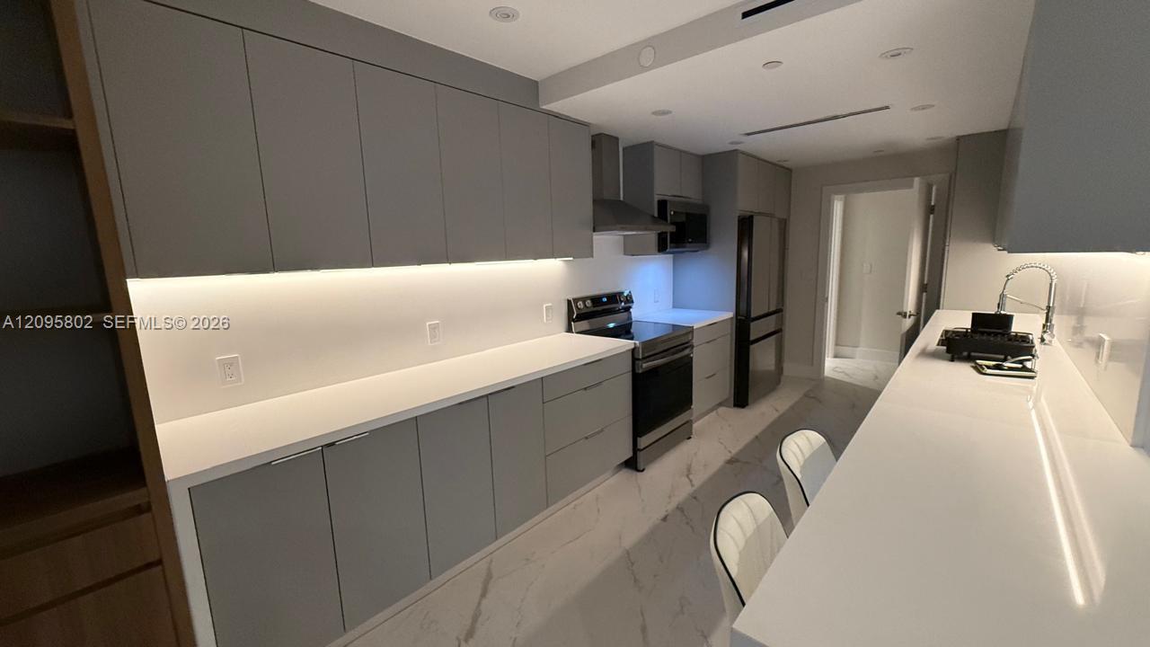 See details BV-01 3 / 4 2390 sq. ft. $ 2026-09-25 0 Photo