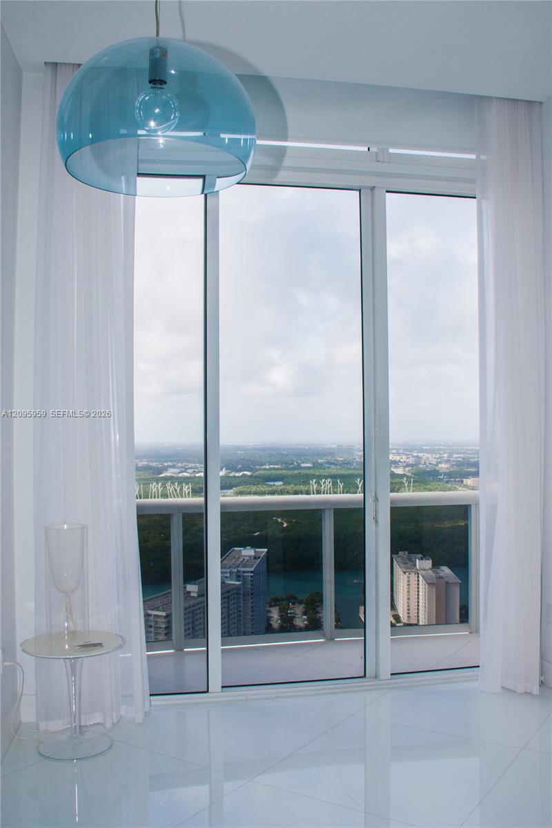 Ver detalles 4306 2 / 4 2558 sq. ft. $ 2026-09-25 0 foto