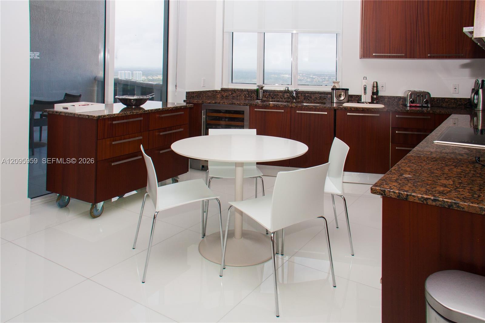 Ver detalles 4306 2 / 4 2558 sq. ft. $ 2026-09-25 0 foto