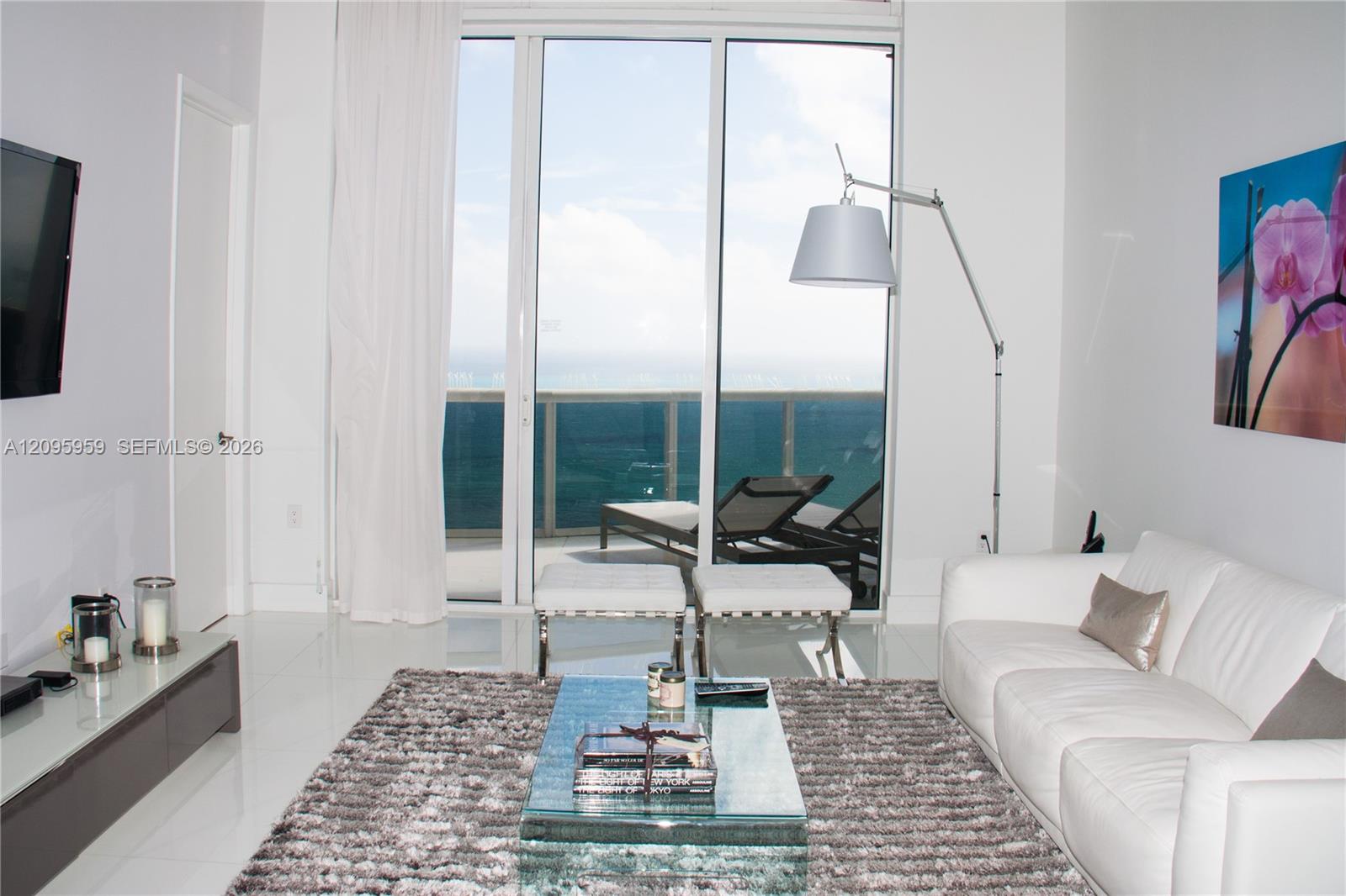 Ver detalles 4306 2 / 4 2558 sq. ft. $ 2026-09-25 0 foto