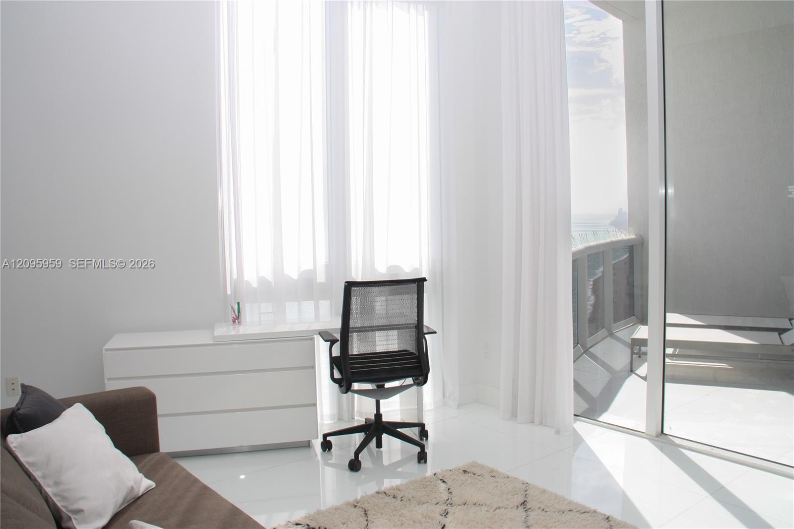 Ver detalles 4306 2 / 4 2558 sq. ft. $ 2026-09-25 0 foto