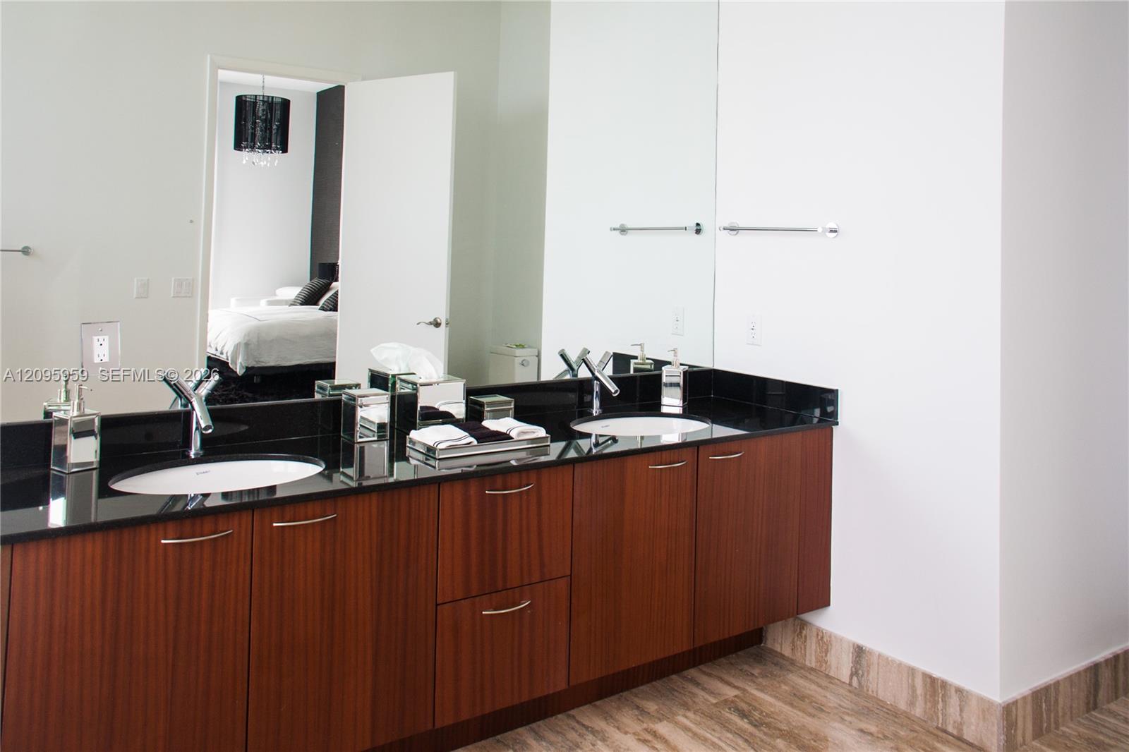Ver detalles 4306 2 / 4 2558 sq. ft. $ 2026-09-25 0 foto