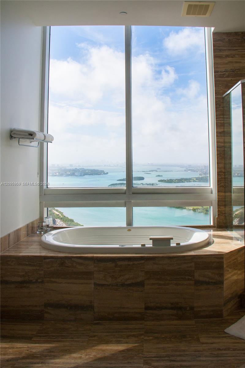 Ver detalles 4306 2 / 4 2558 sq. ft. $ 2026-09-25 0 foto