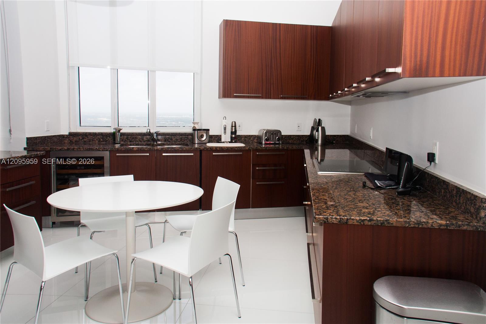 Ver detalles 4306 2 / 4 2558 sq. ft. $ 2026-09-25 0 foto
