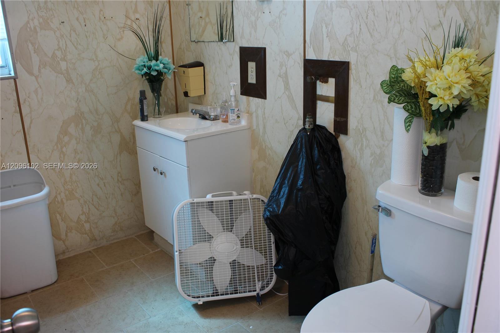 214 2 / 2  sq. ft. $ 2026-09-26 0 foto