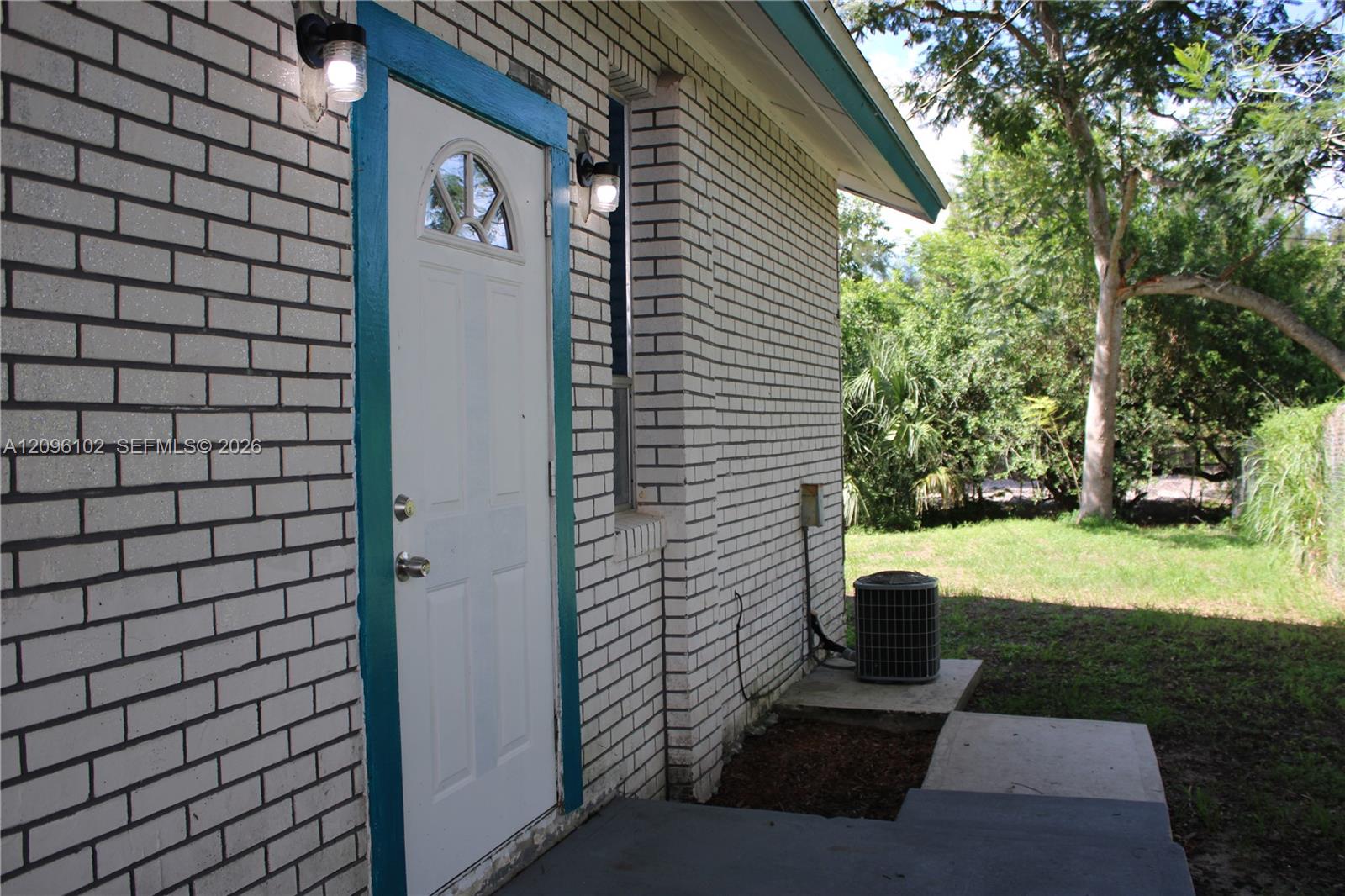 214 2 / 2  sq. ft. $ 2026-09-26 0 foto