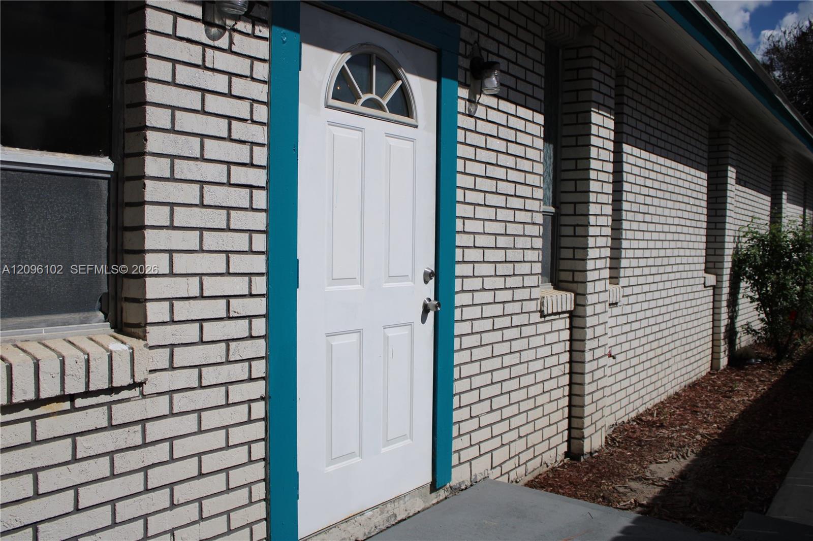 214 2 / 2  sq. ft. $ 2026-09-26 0 foto