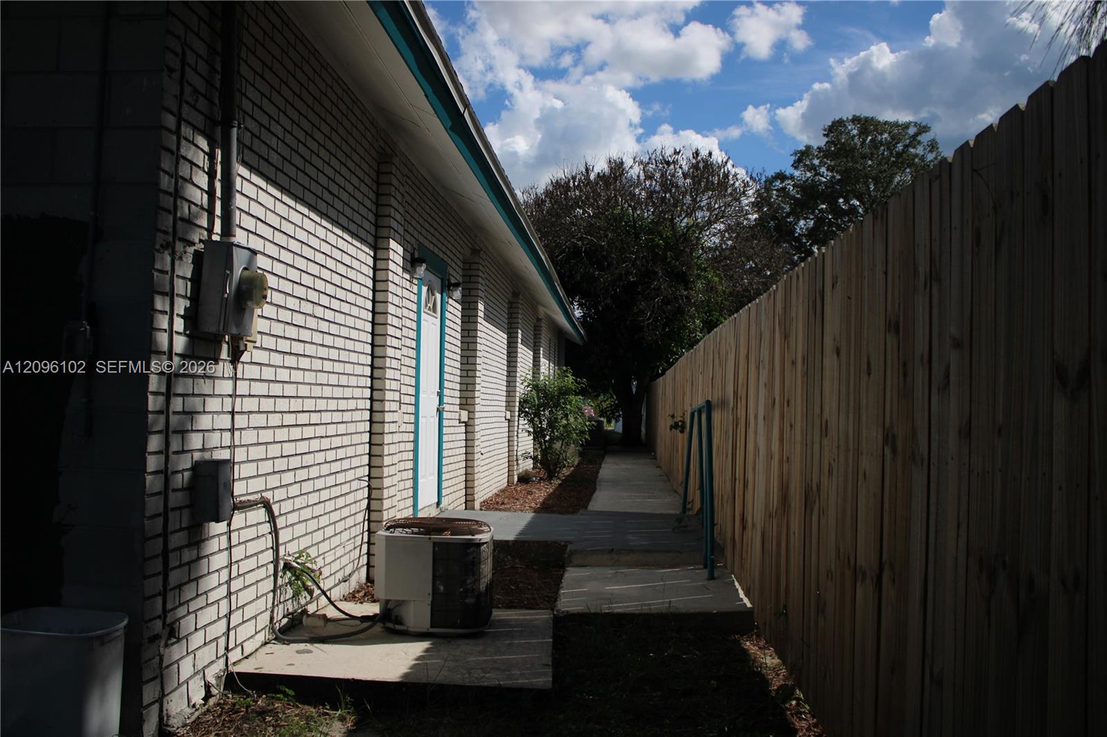 214 2 / 2  sq. ft. $ 2026-09-26 0 foto