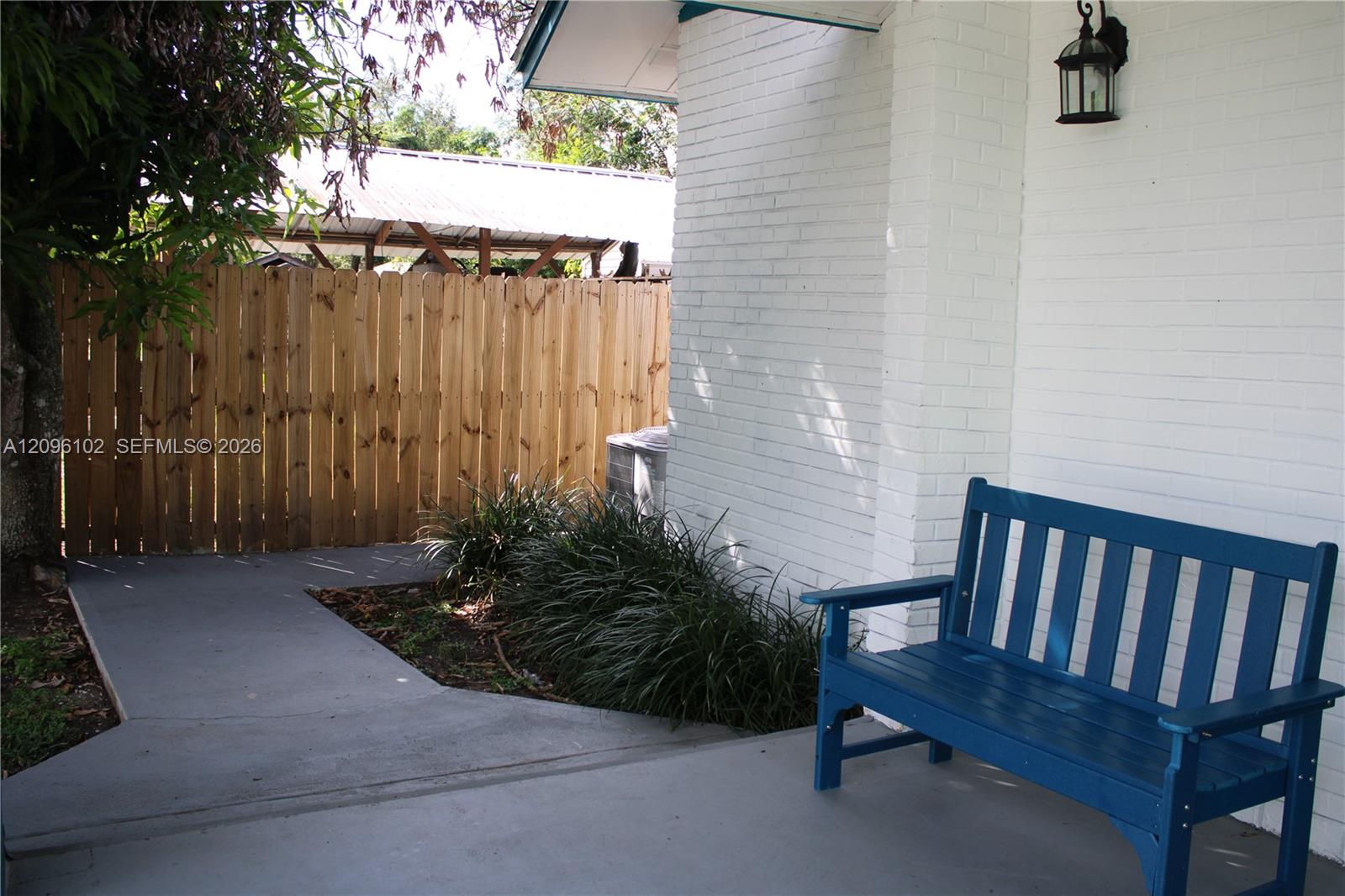 214 2 / 2  sq. ft. $ 2026-09-26 0 foto