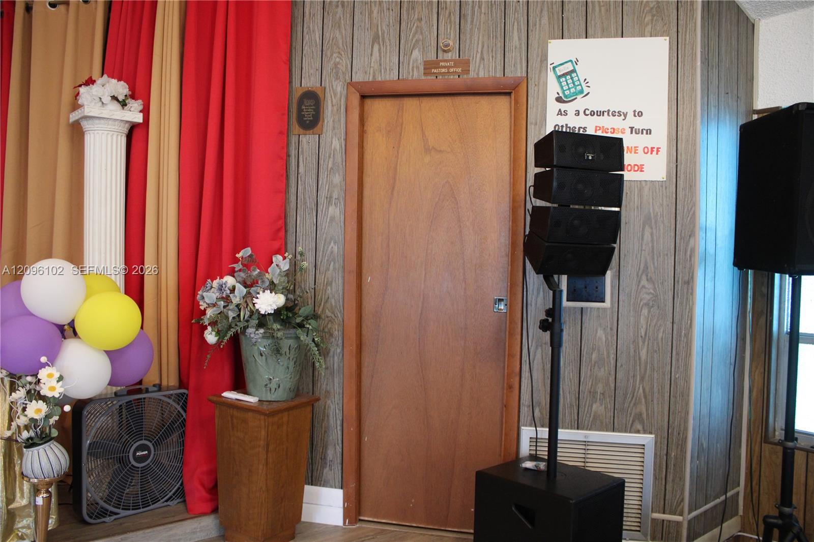 214 2 / 2  sq. ft. $ 2026-09-26 0 foto