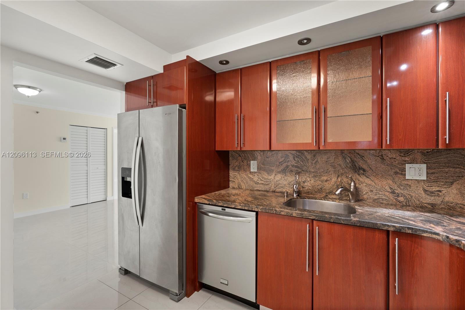 See details 1103 2 / 2 1232 sq. ft. $ 2026-09-26 0 Photo