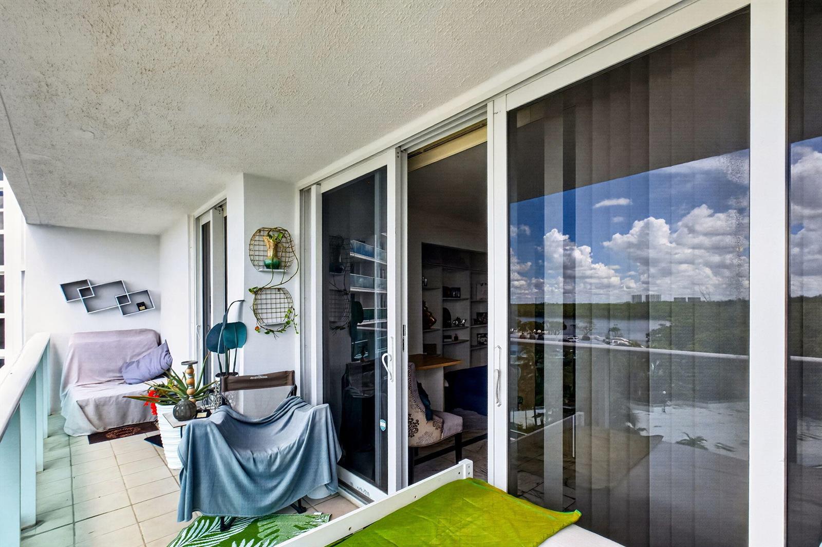 620 1 /  991 sq. ft. $ 2026-09-27 0 foto