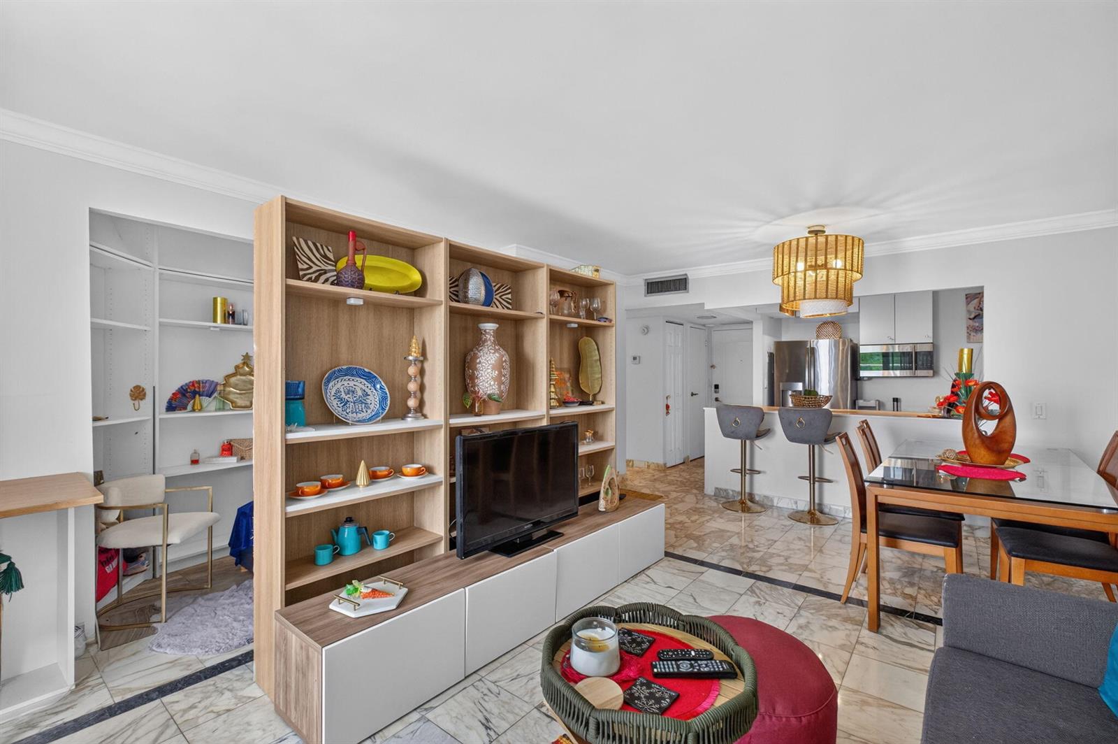 620 1 /  991 sq. ft. $ 2026-09-27 0 foto