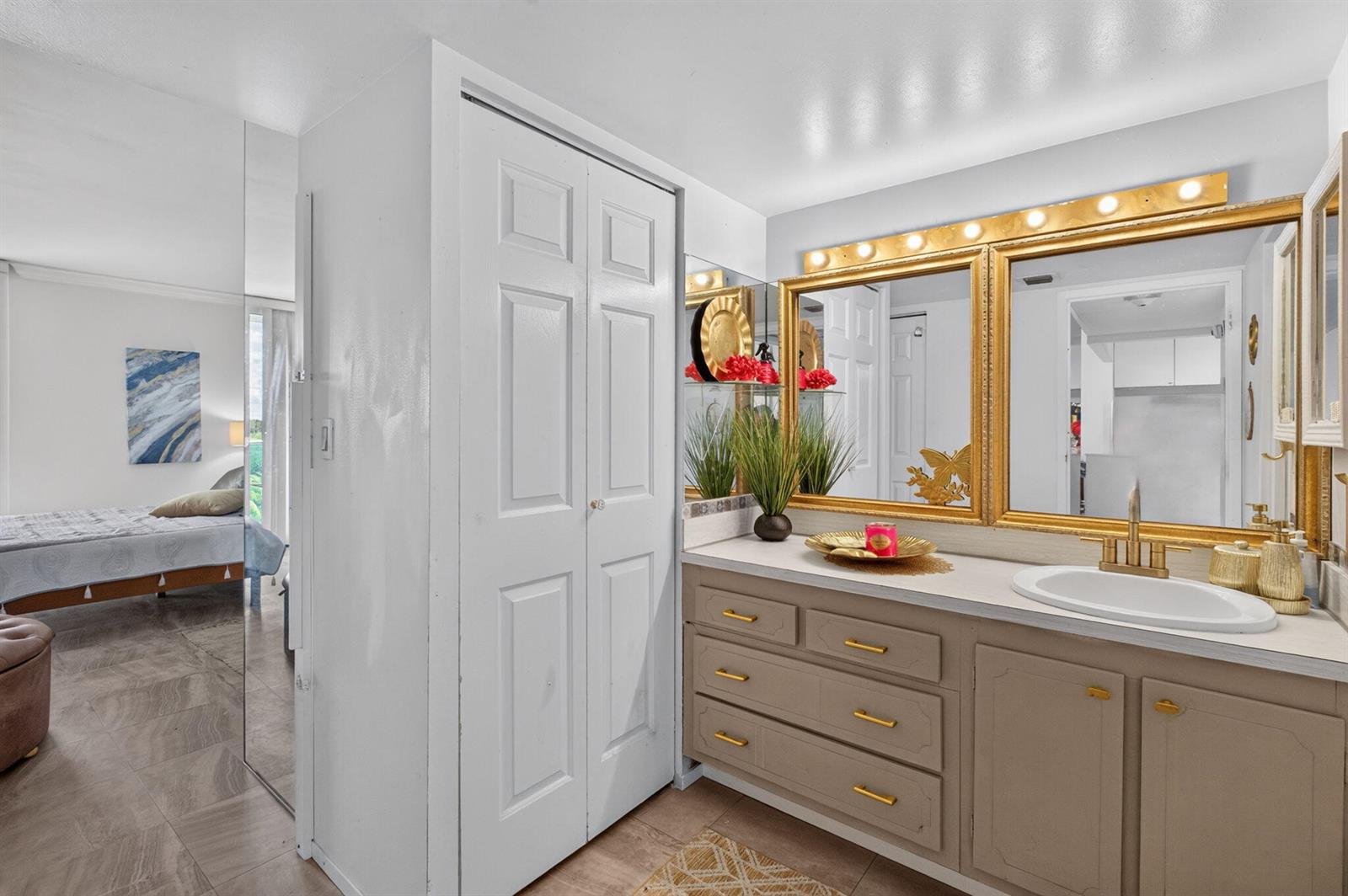 620 1 /  991 sq. ft. $ 2026-09-27 0 foto