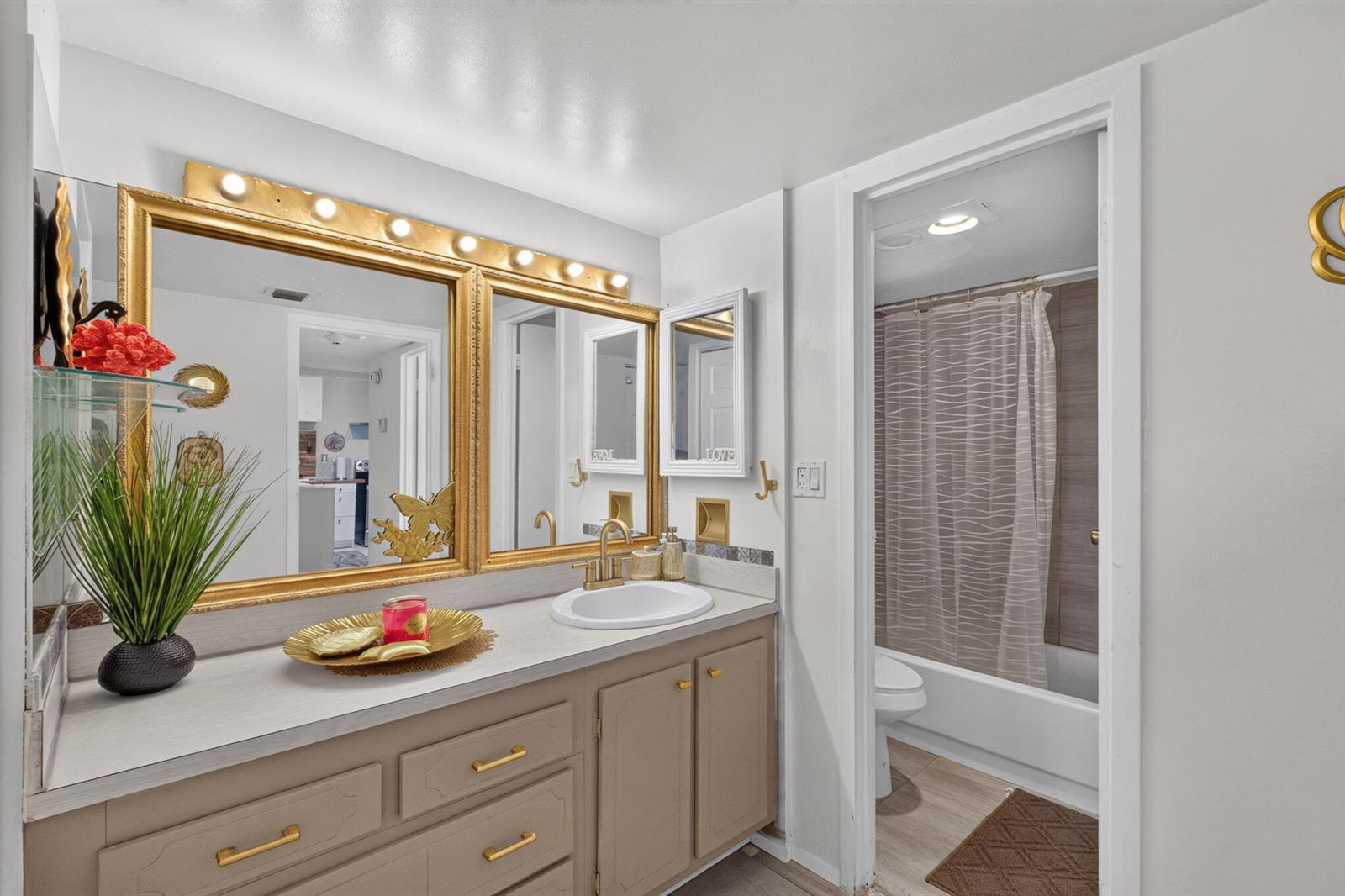620 1 /  991 sq. ft. $ 2026-09-27 0 foto