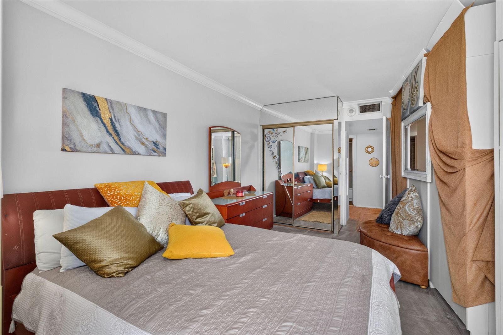 620 1 /  991 sq. ft. $ 2026-09-27 0 foto