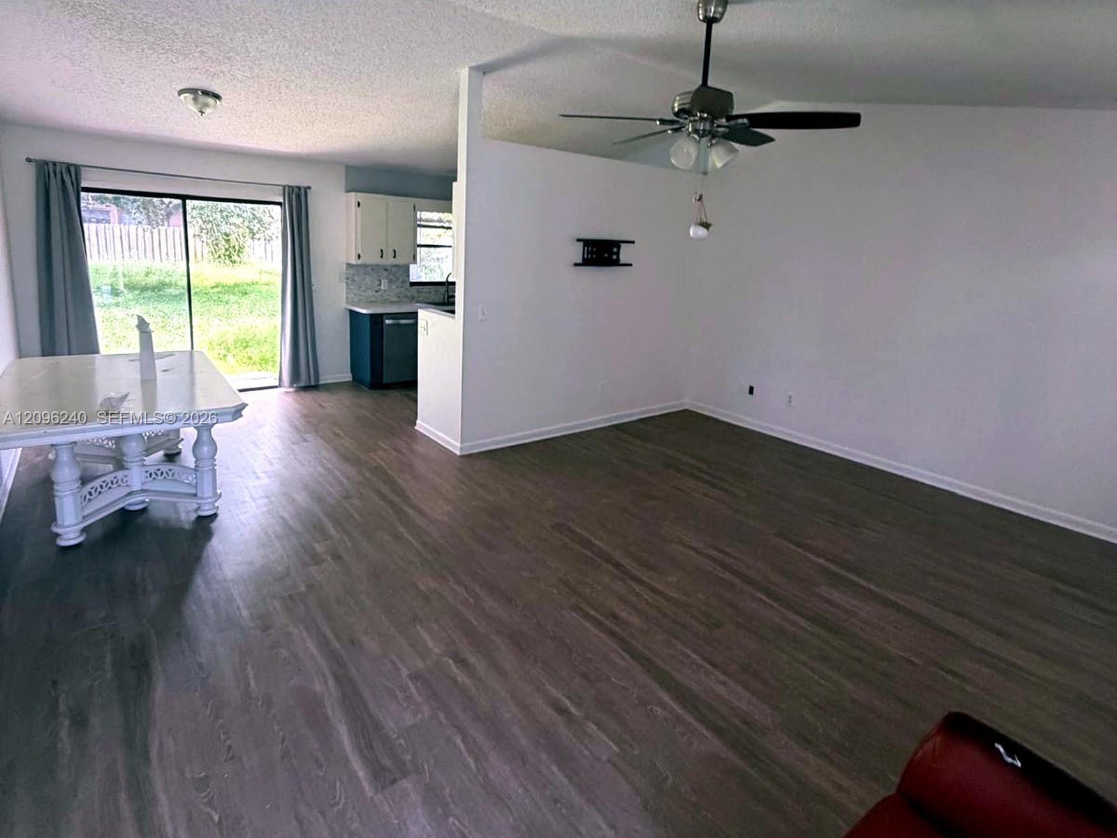 4133 2 / 2 912 sq. ft. $ 2026-09-27 0 foto