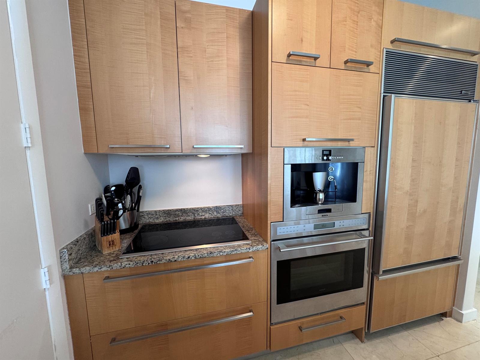 See details 4002 3 / 1979 sq. ft. $ 2026-09-28 0 Photo