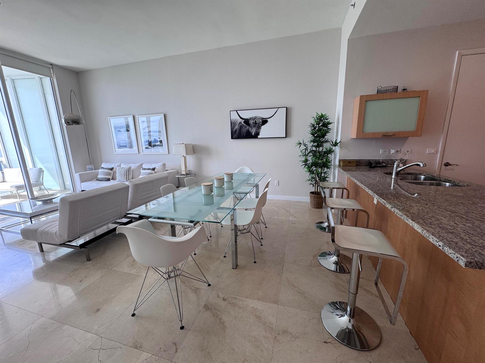 See details 4002 3 / 1979 sq. ft. $ 2026-09-28 0 Photo