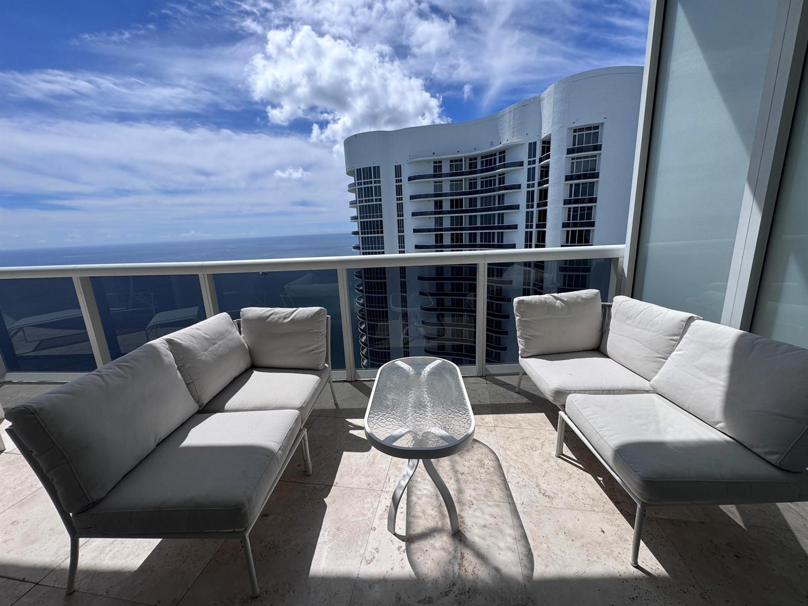 See details 4002 3 / 1979 sq. ft. $ 2026-09-28 0 Photo
