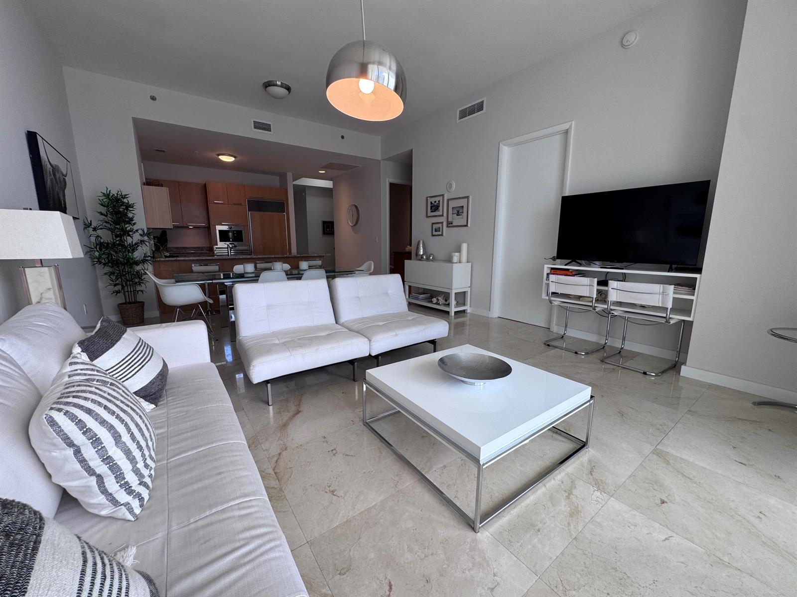 See details 4002 3 / 1979 sq. ft. $ 2026-09-28 0 Photo