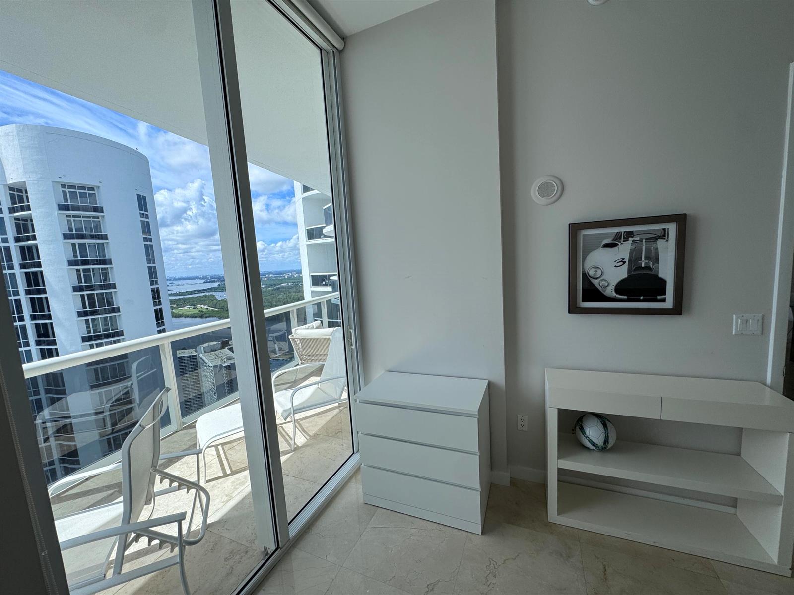 See details 4002 3 / 1979 sq. ft. $ 2026-09-28 0 Photo