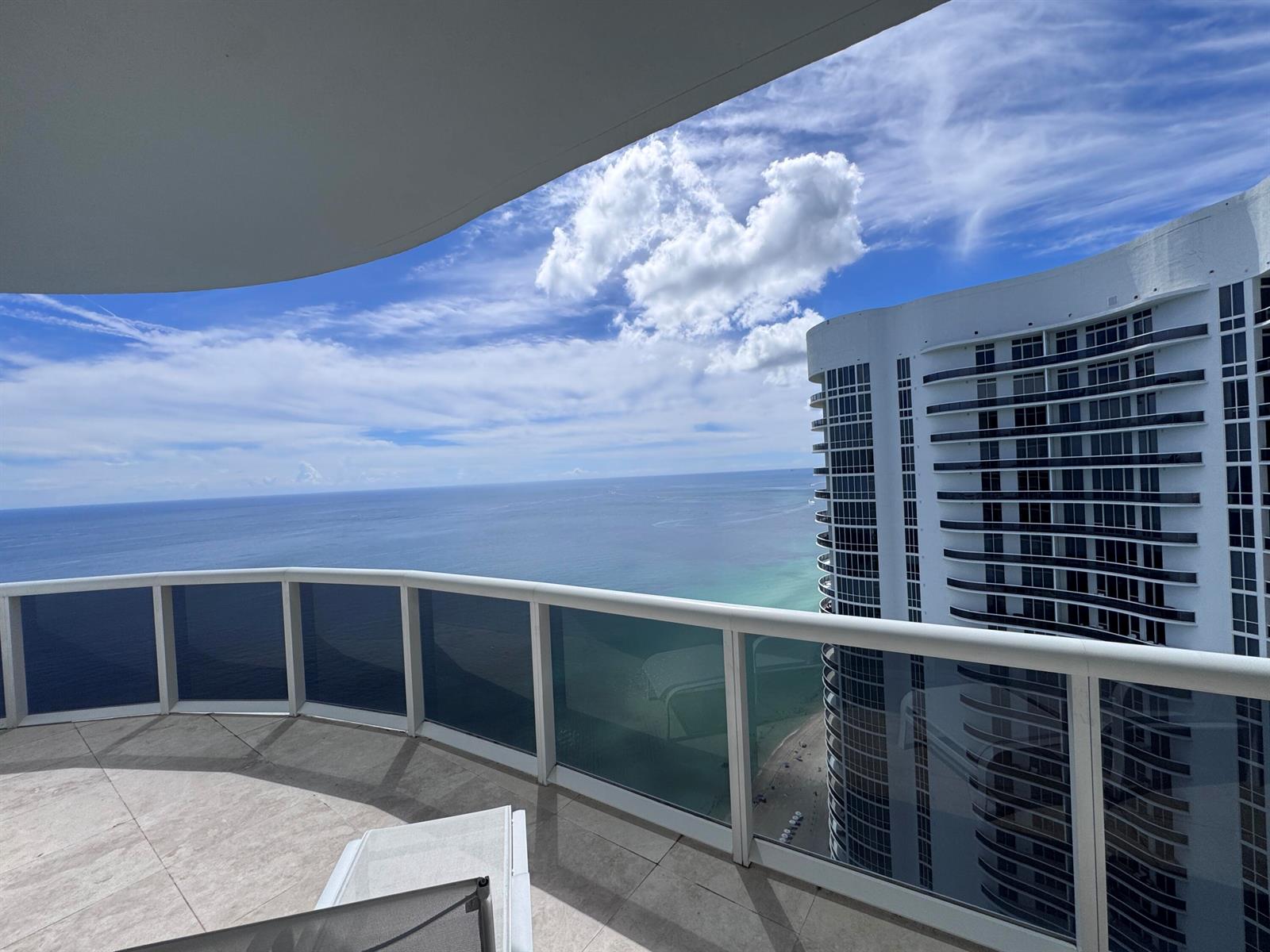See details 4002 3 / 1979 sq. ft. $ 2026-09-28 0 Photo